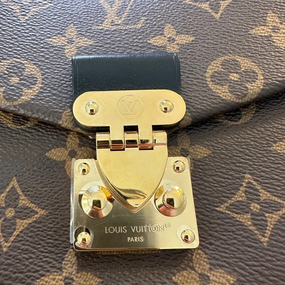 Louis Vuitton Trunkie Bag • LIKE NEW April 2025 - Picture 7 of 15